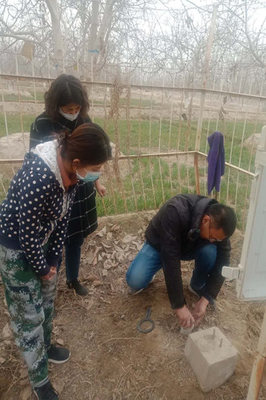 策勒縣開展土壤水分站維護維修與通信傳輸設備專業修理工作